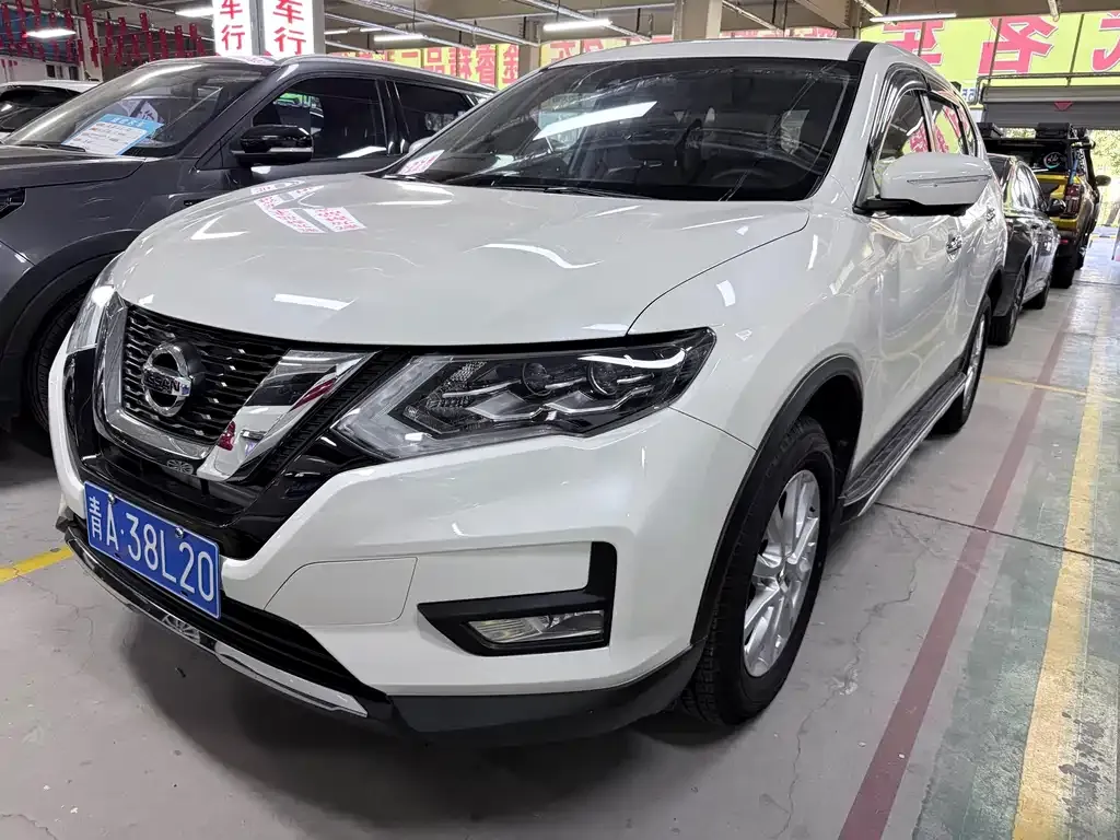 Nissan X-Trail — фото 1