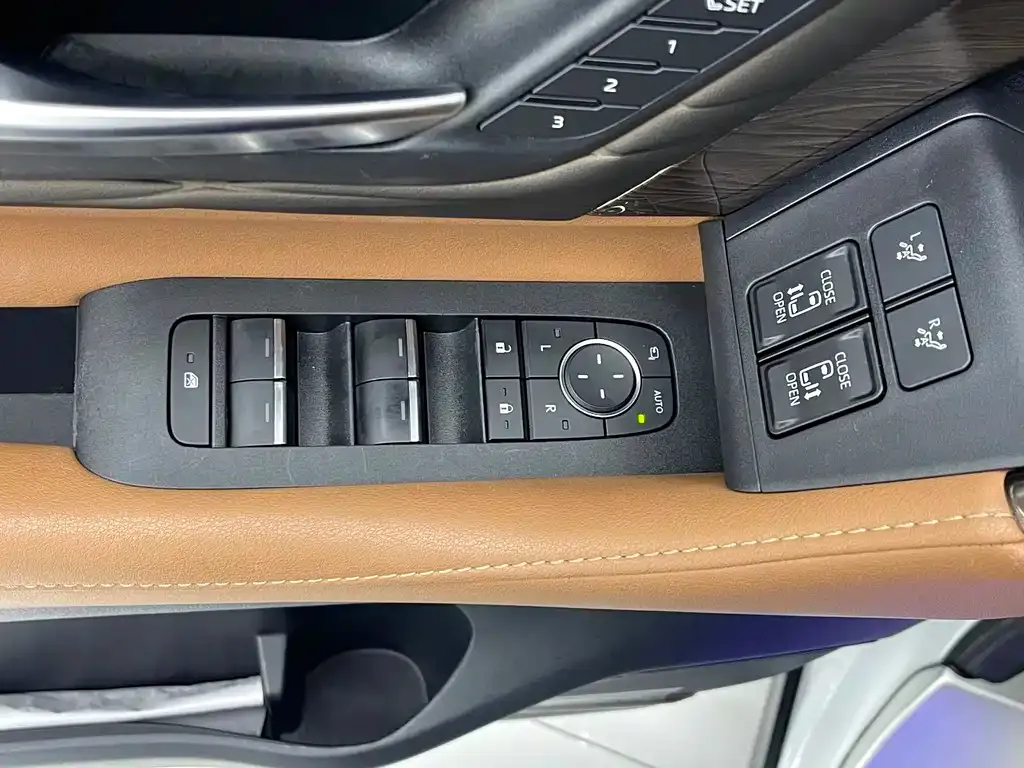 Toyota Vellfire — фото 8