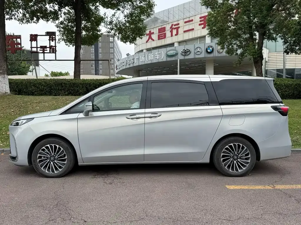 Buick GL8 Hybrid — фото 6