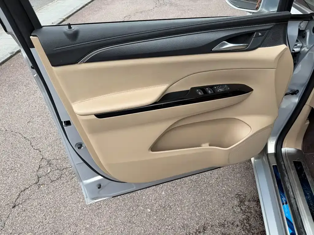 Buick GL8 Hybrid — фото 9