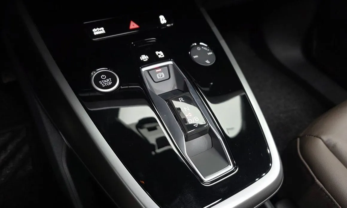 Audi Q4 e-tron — фото 2