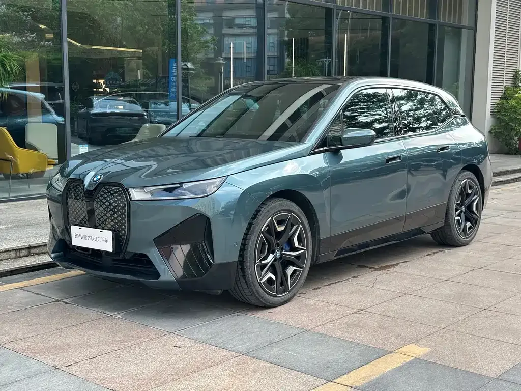 BMW iX — фото 1
