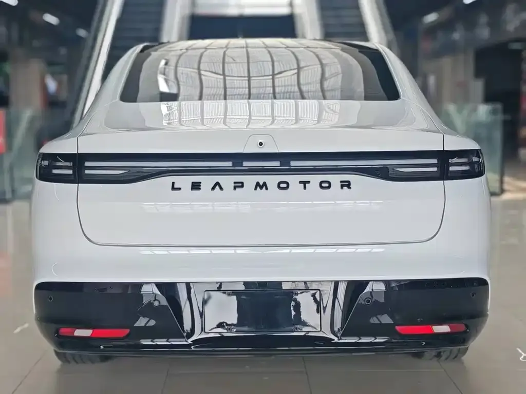 Leapmotor Leapmotor B01 — фото 3