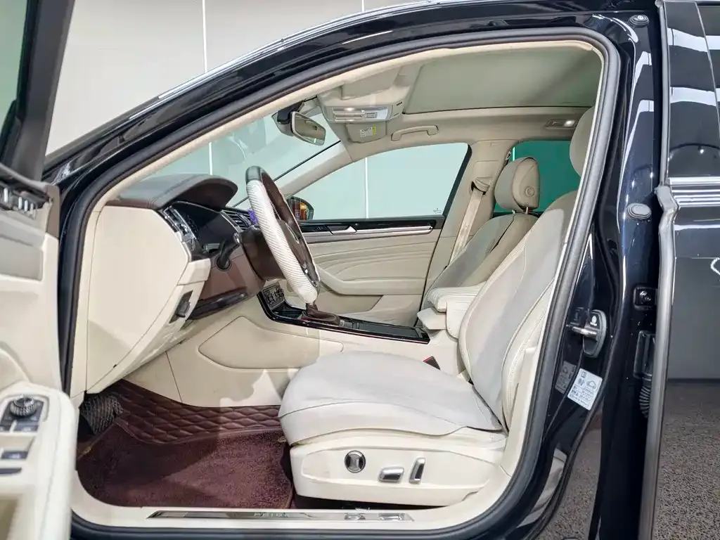 Volkswagen Phideon — фото 9