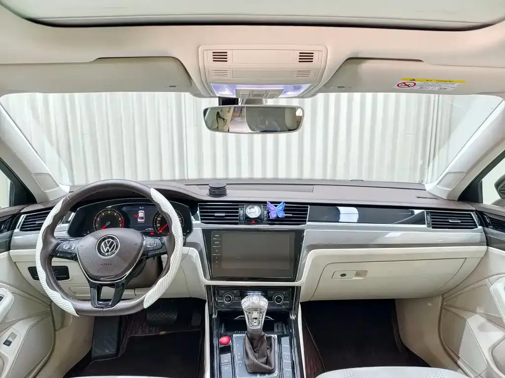 Volkswagen Phideon — фото 6