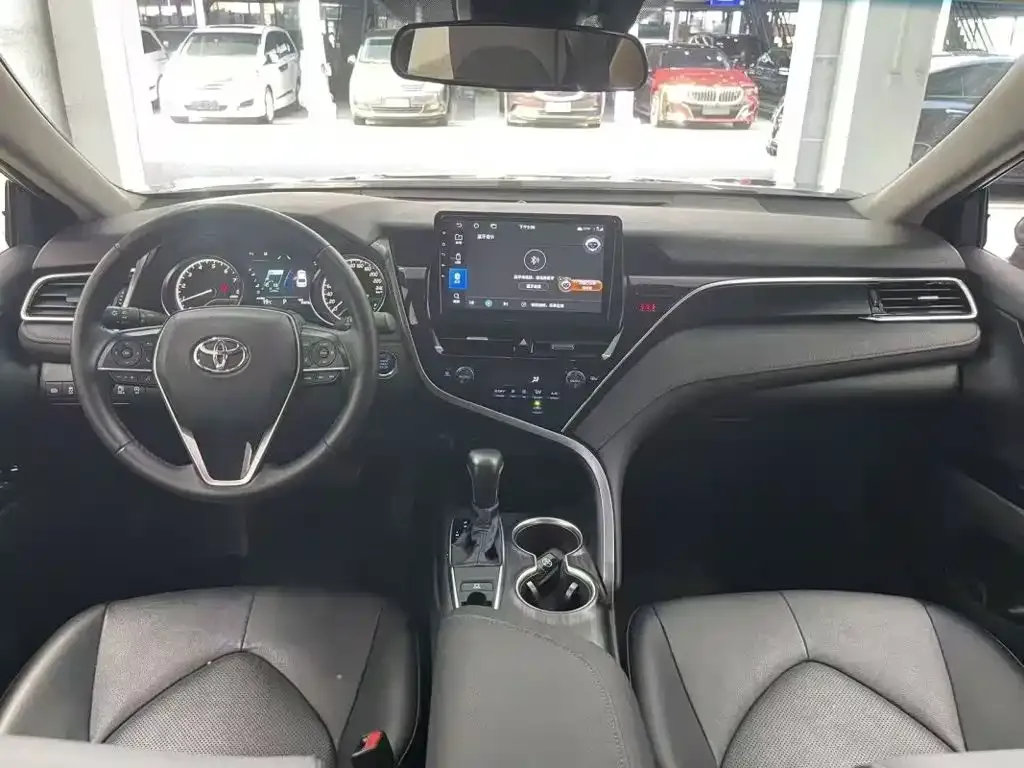 Toyota Camry — фото 5