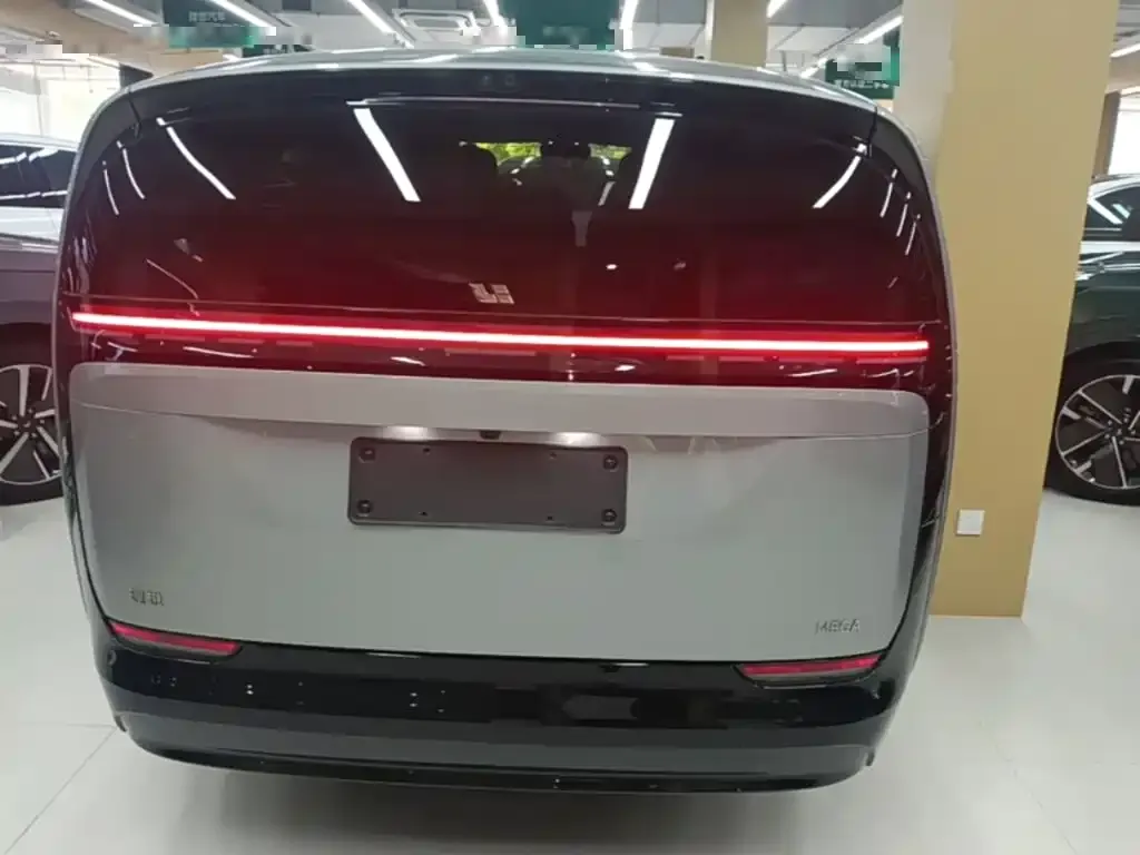Li Auto MEGA — фото 6