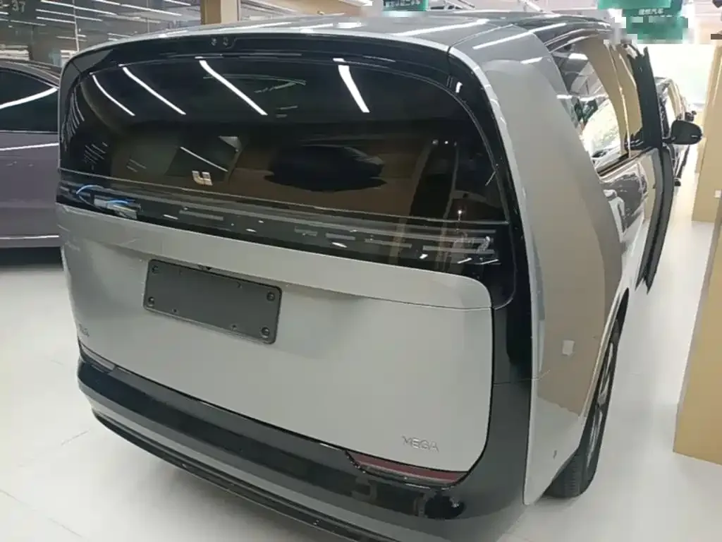 Li Auto MEGA — фото 3