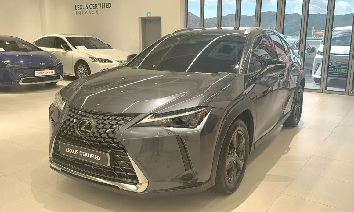Lexus UX — фото 1