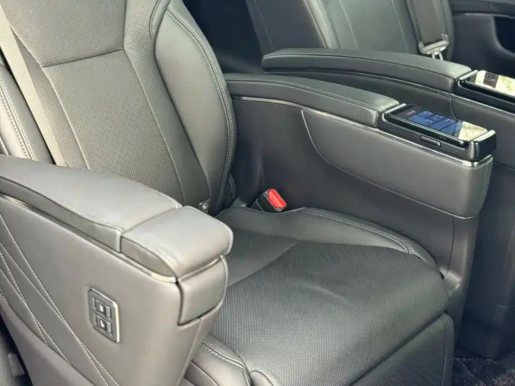 Toyota Vellfire — фото 2