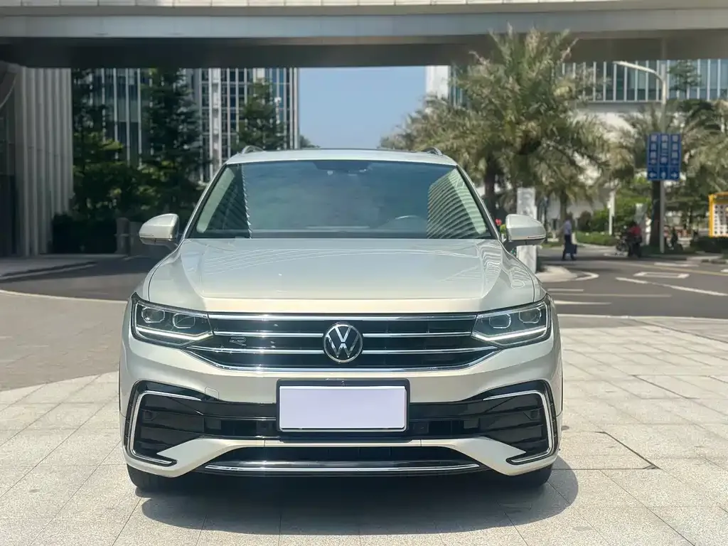 Volkswagen Tiguan L — фото 2