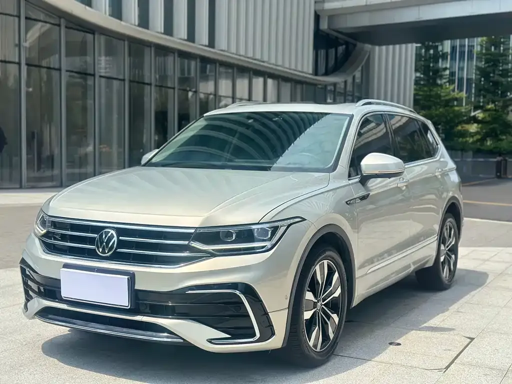 Volkswagen Tiguan L — фото 4