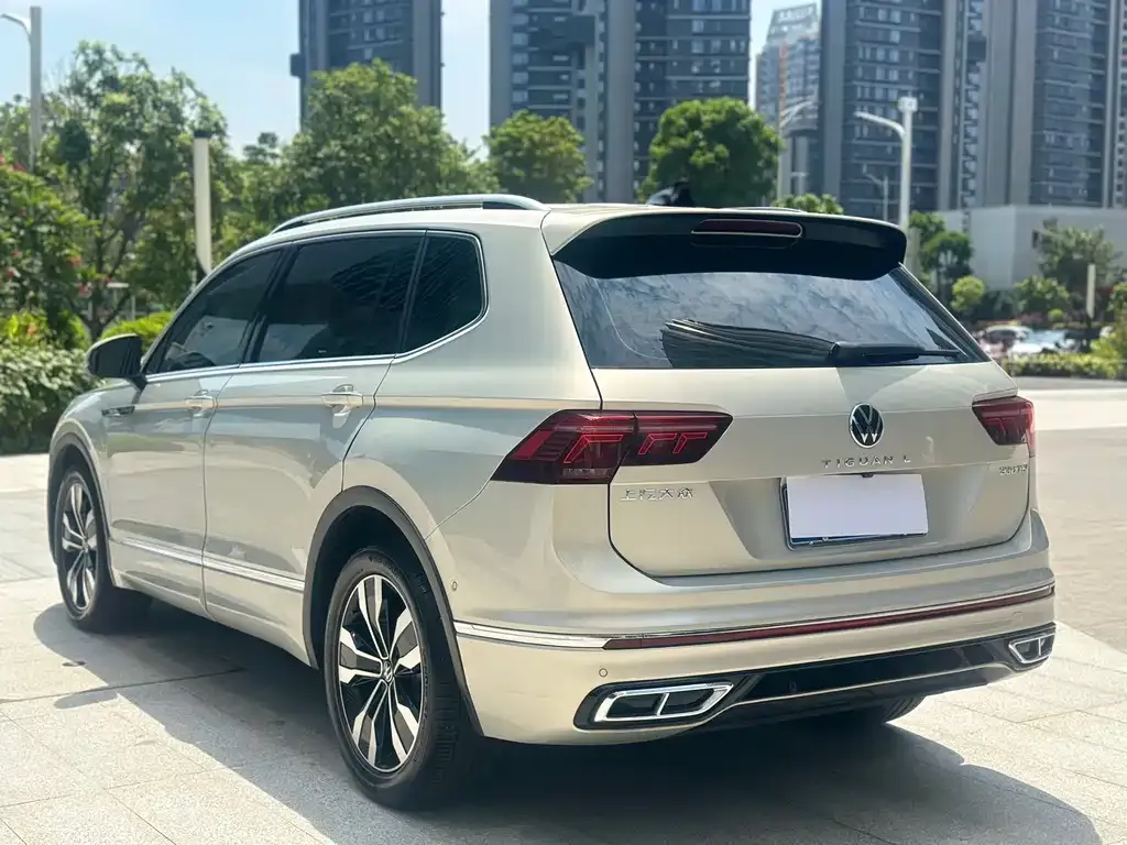 Volkswagen Tiguan L — фото 8