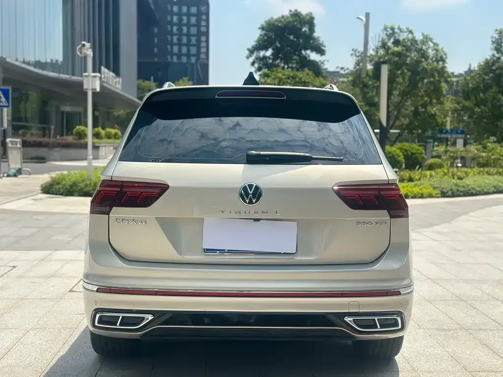 Volkswagen Tiguan L — фото 9