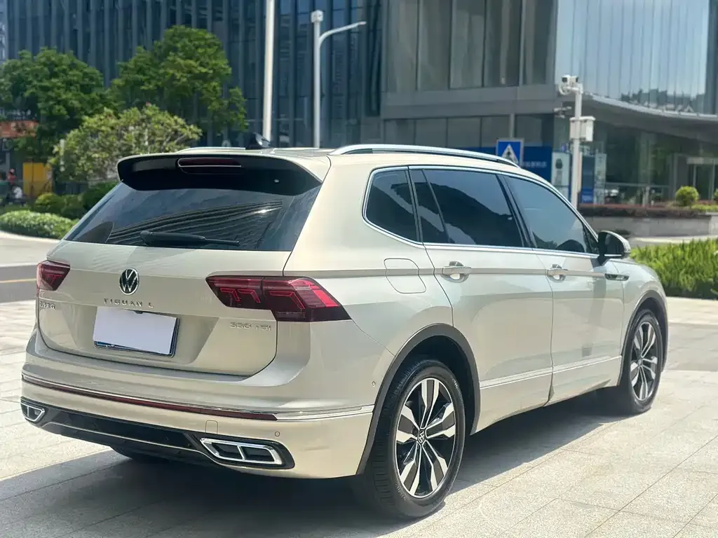 Volkswagen Tiguan L — фото 7
