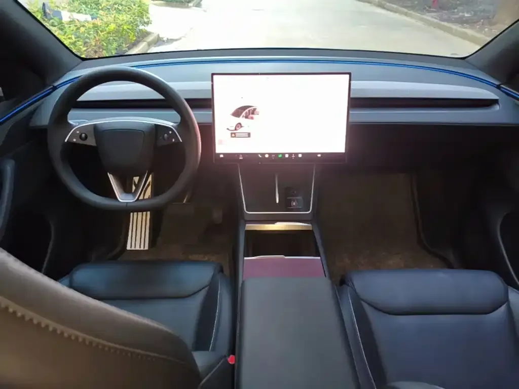 Tesla Model Y L — фото 3