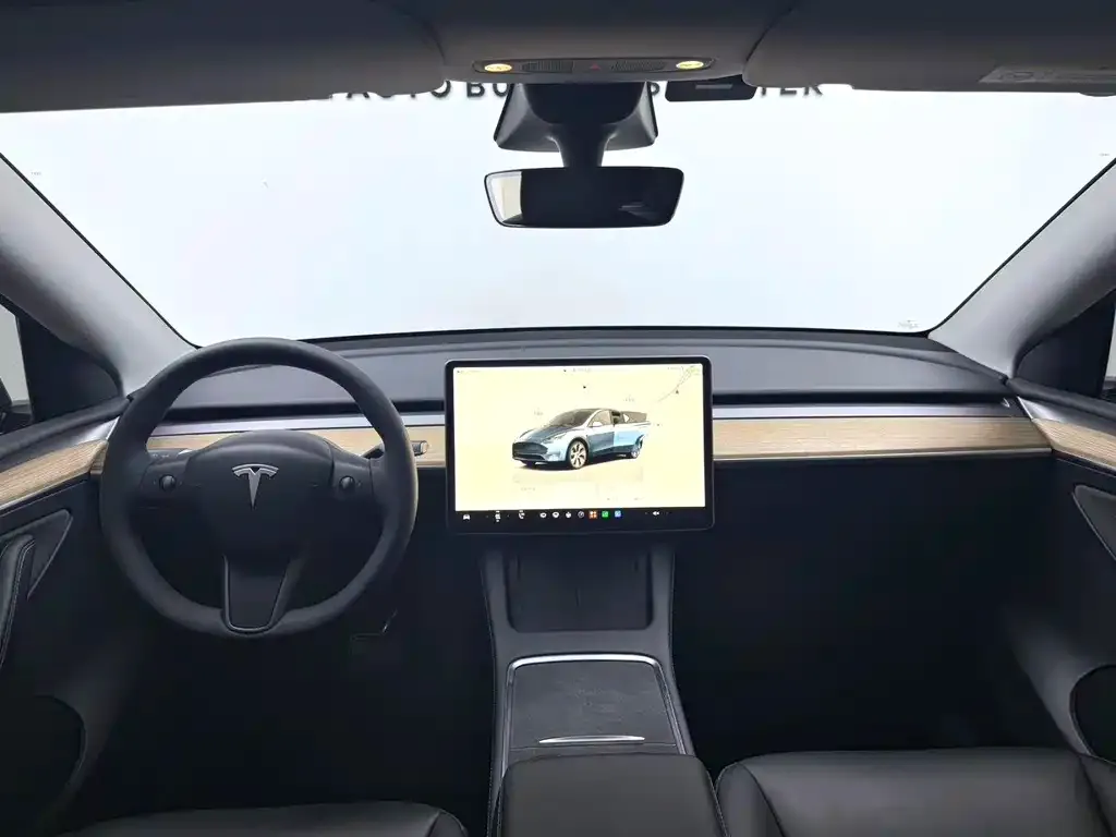 Tesla Model Y — фото 4