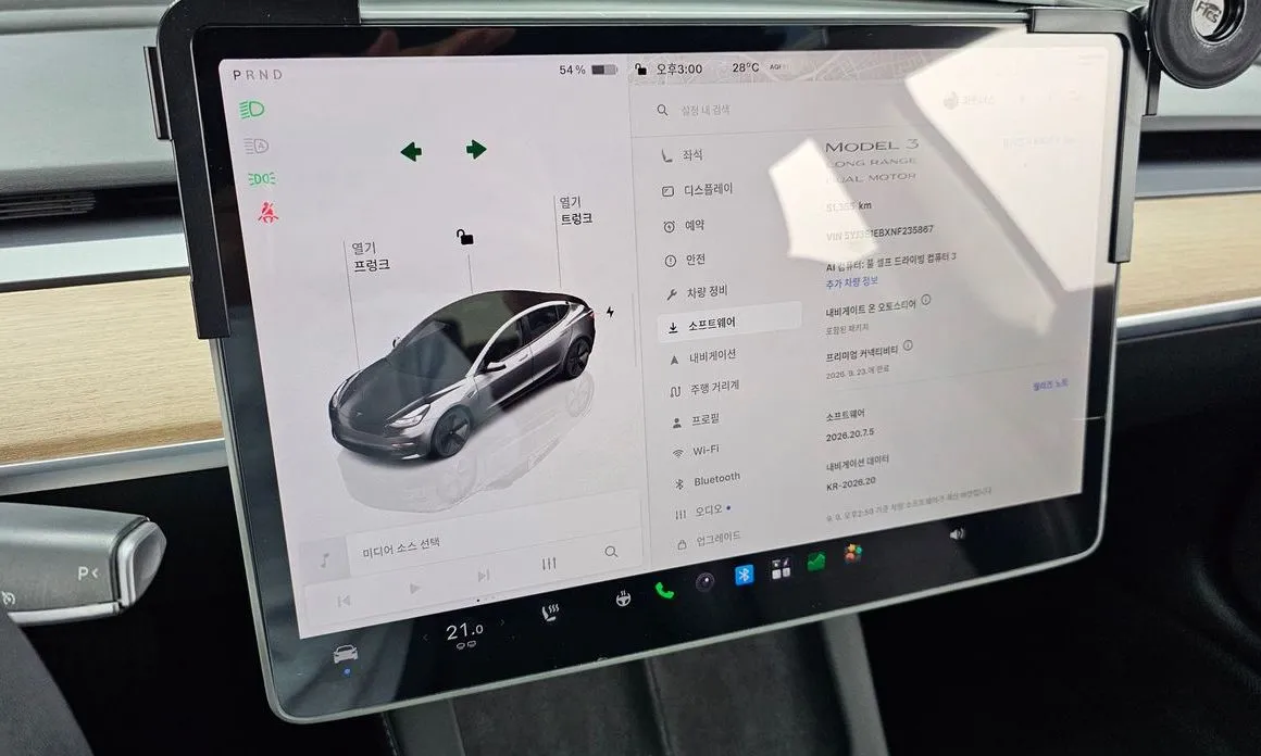 Tesla Model 3 — фото 10