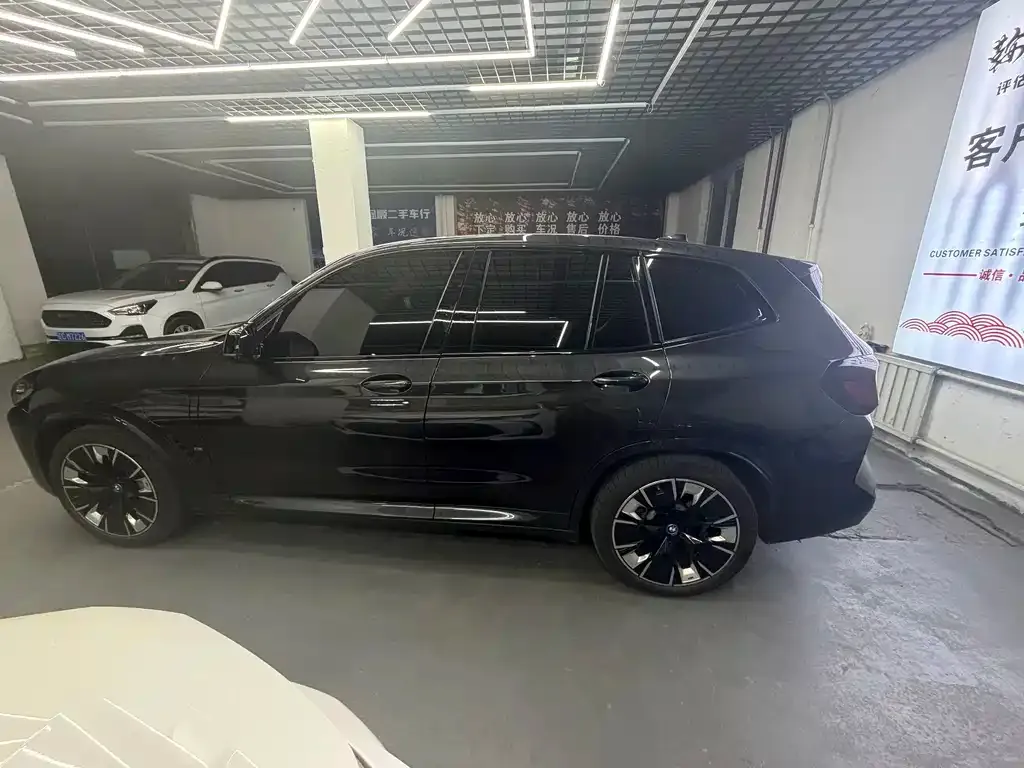 BMW iX3 — фото 10