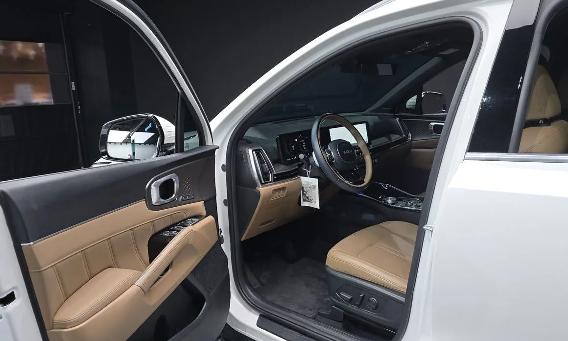 Kia Sorento — фото 7