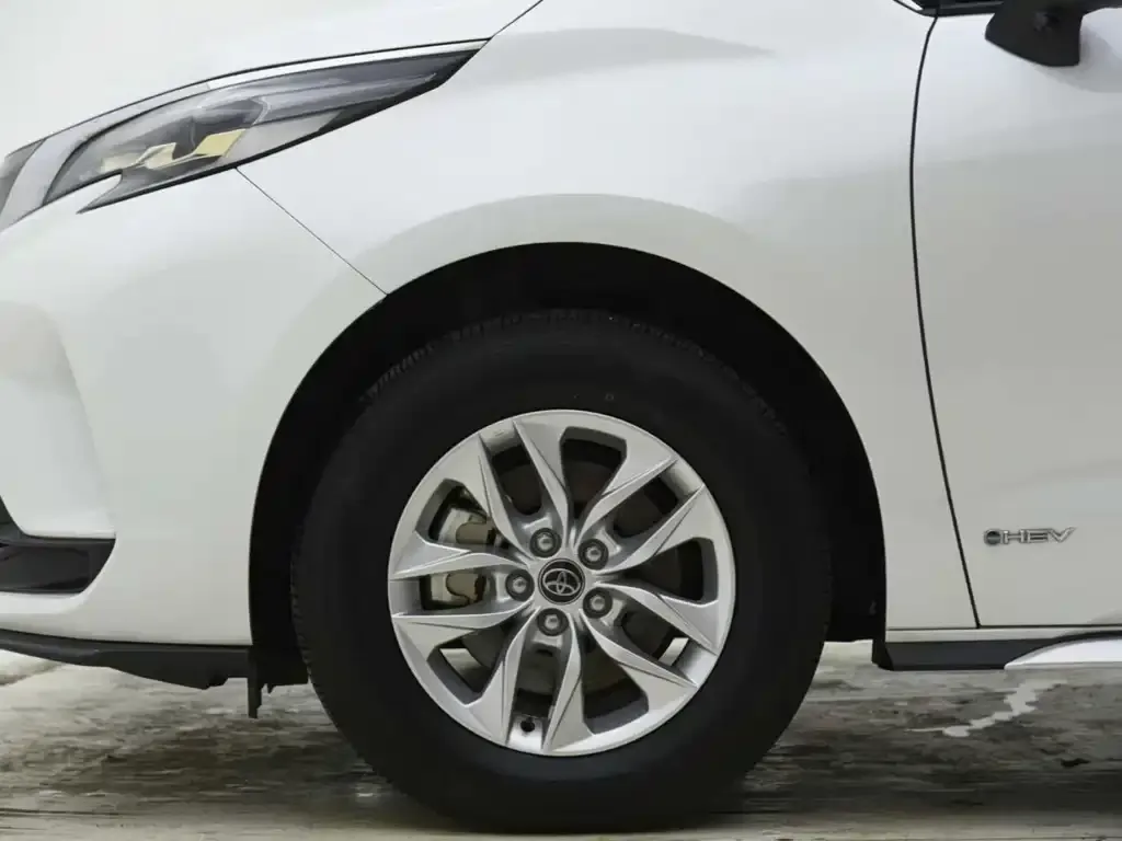 Toyota Granvia — фото 3