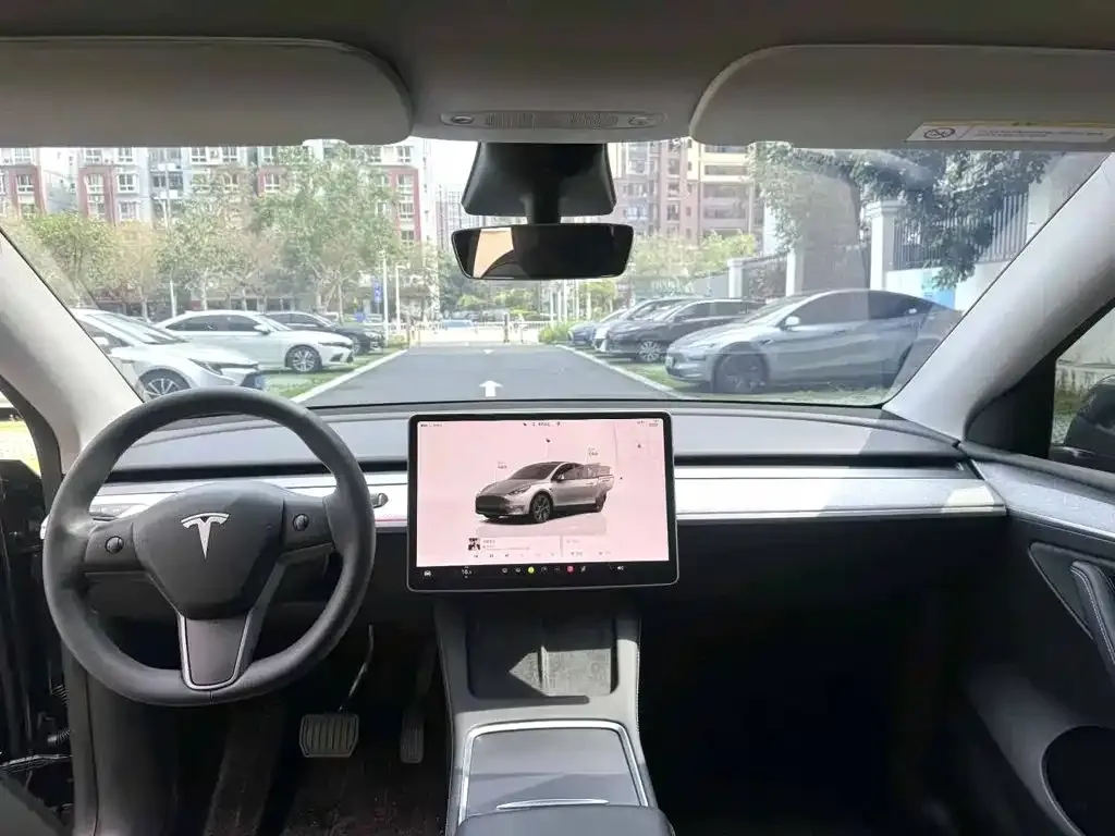 Tesla Model Y — фото 7