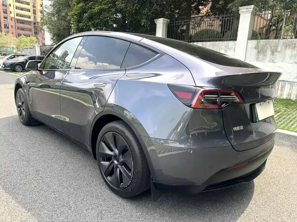 Tesla Model Y — фото 4
