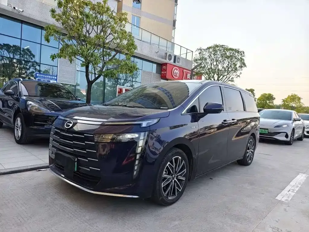 GAC Motor Trumpchi E8 PHEV — фото 1
