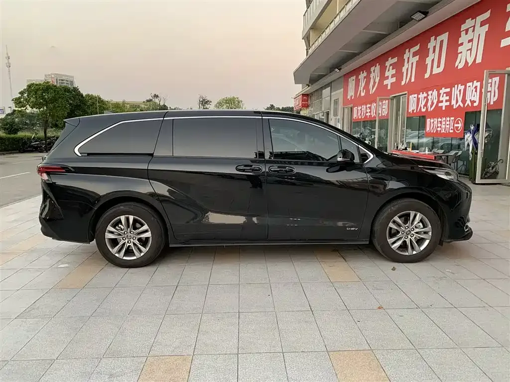 Toyota Sienna — фото 6