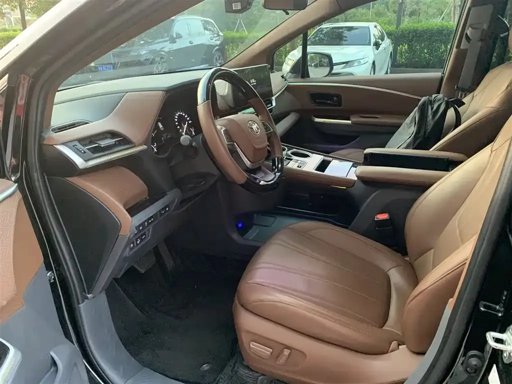Toyota Sienna — фото 2