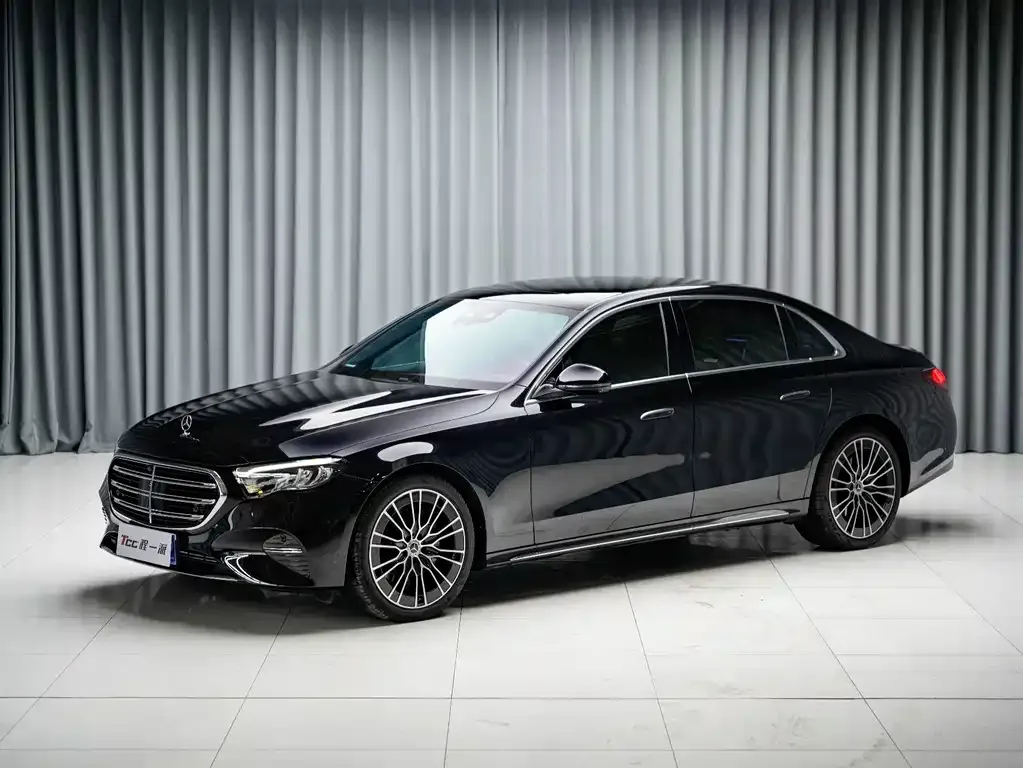 Mercedes-Benz E-Class — фото 1