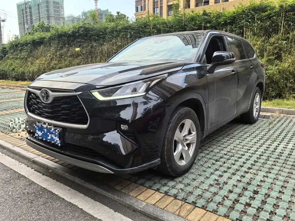 Toyota Highlander — фото 1
