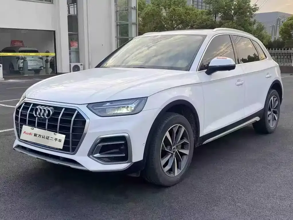 Audi Q5L — фото 1