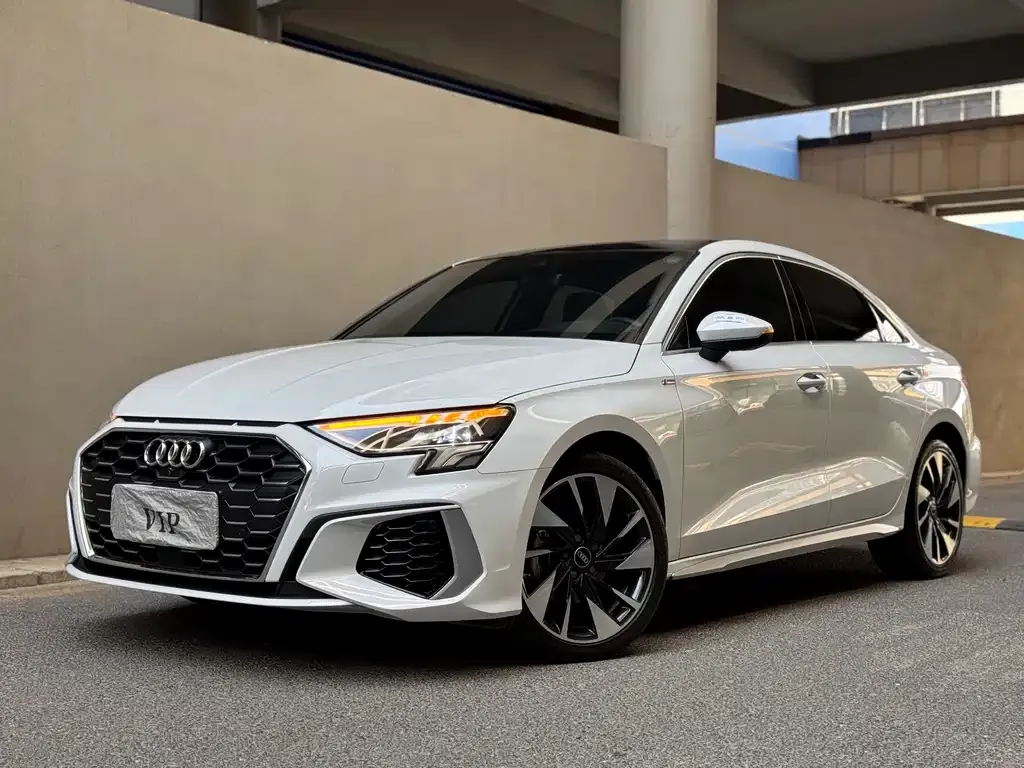 Audi A3 — фото 1