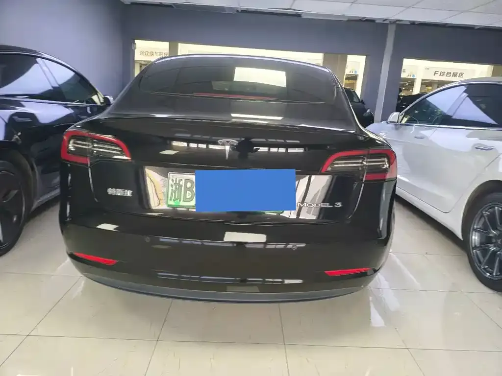 Tesla Model 3 — фото 5