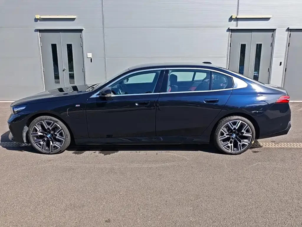 BMW i5 — фото 9
