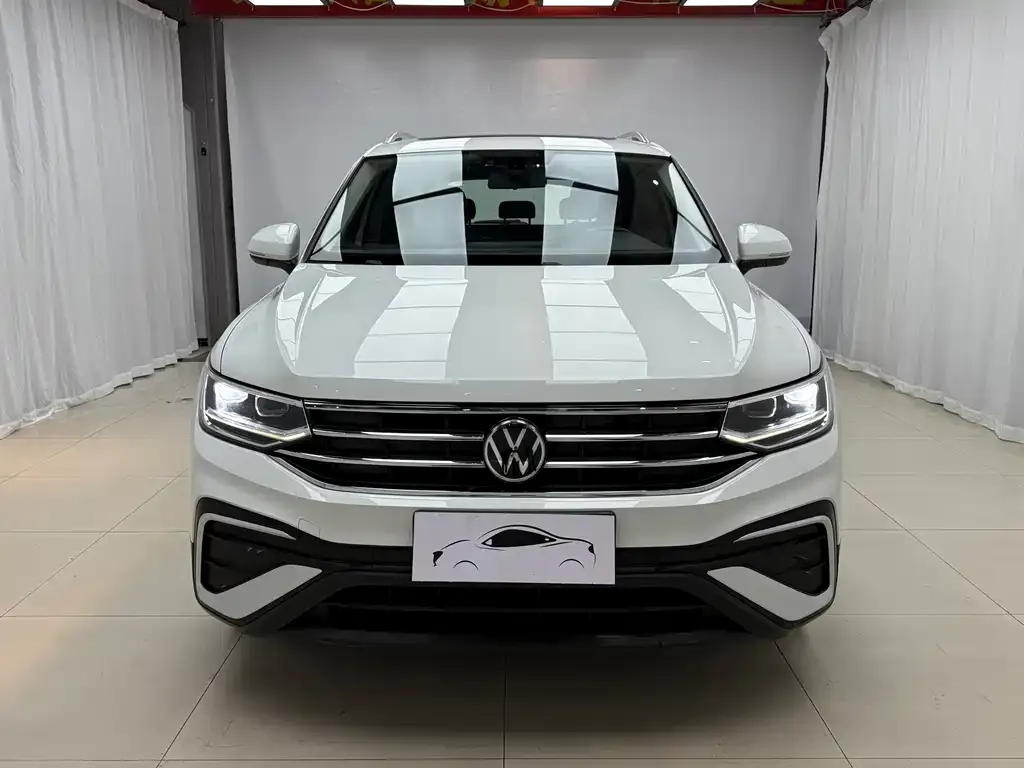 Volkswagen Tiguan L — фото 5