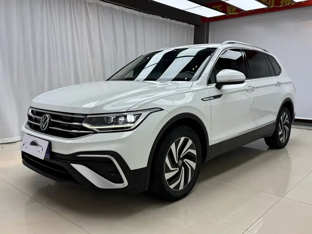 Volkswagen Tiguan L — фото 3