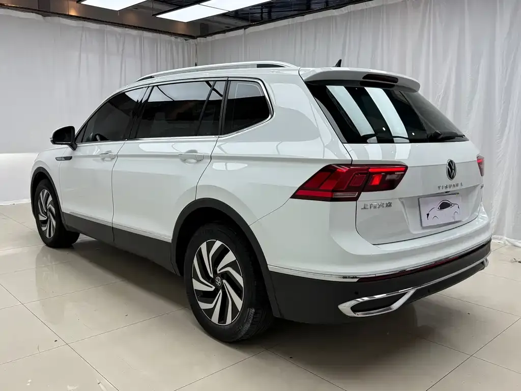 Volkswagen Tiguan L — фото 2