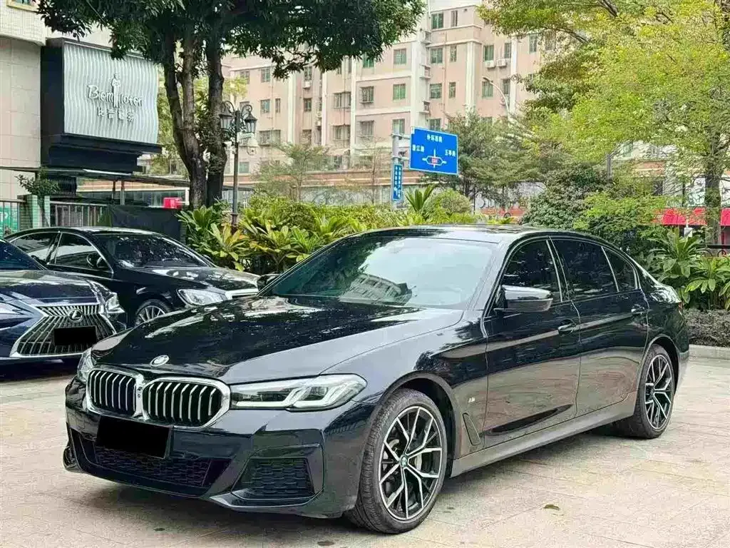 BMW 5 Series — фото 1