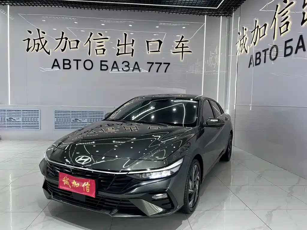 Hyundai Elantra — фото 1