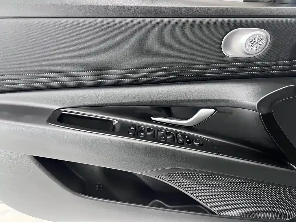 Hyundai Elantra — фото 3
