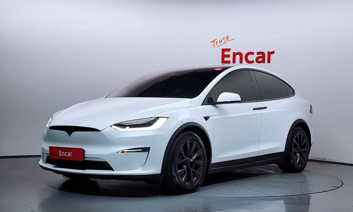 Tesla Model X — фото 1