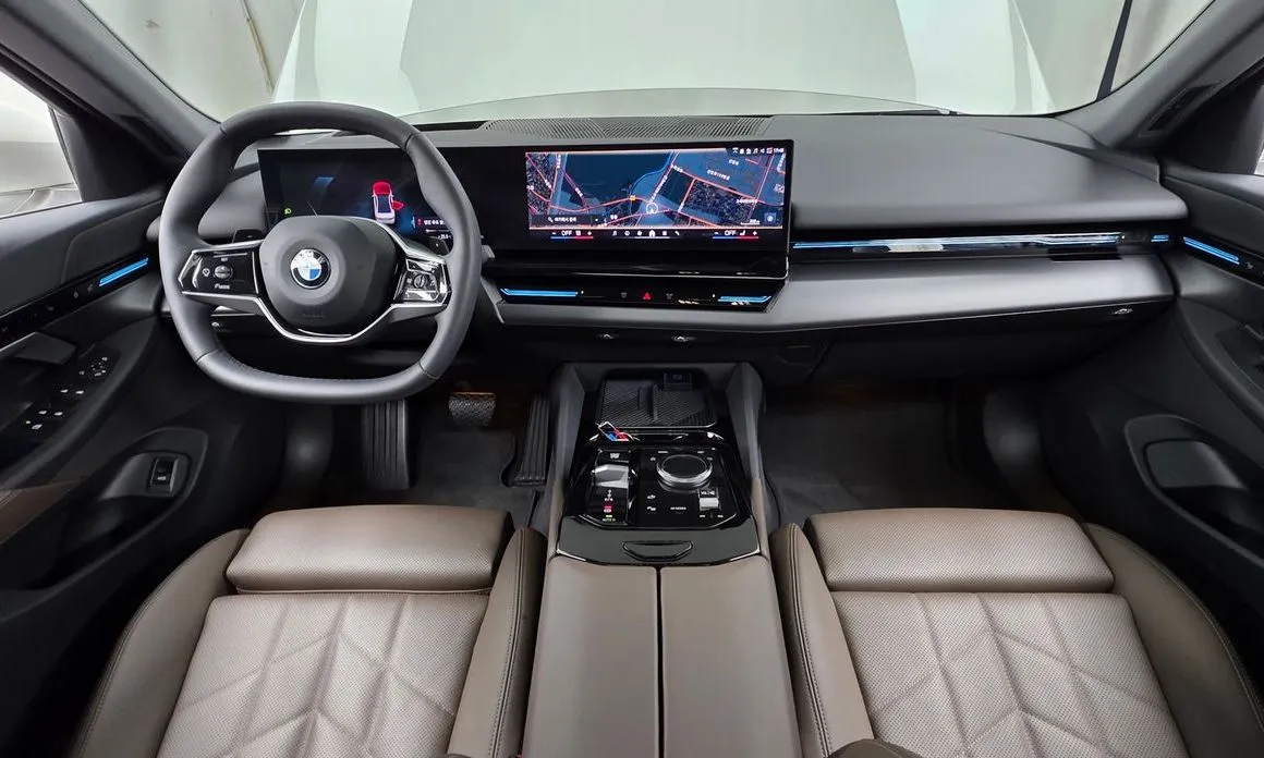 BMW 5-Series — фото 10
