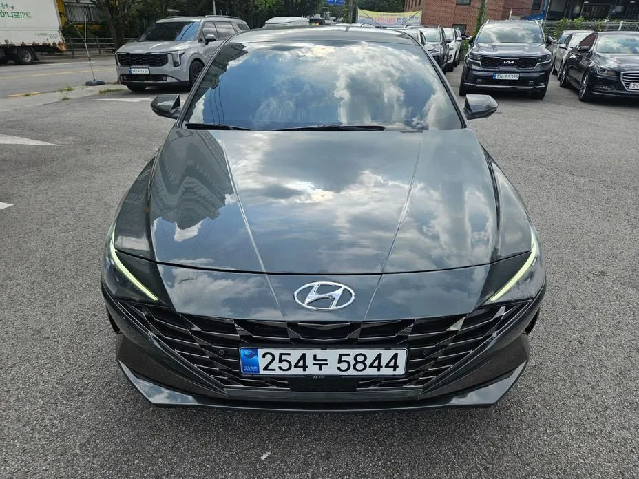 Hyundai AVANTE — фото 1