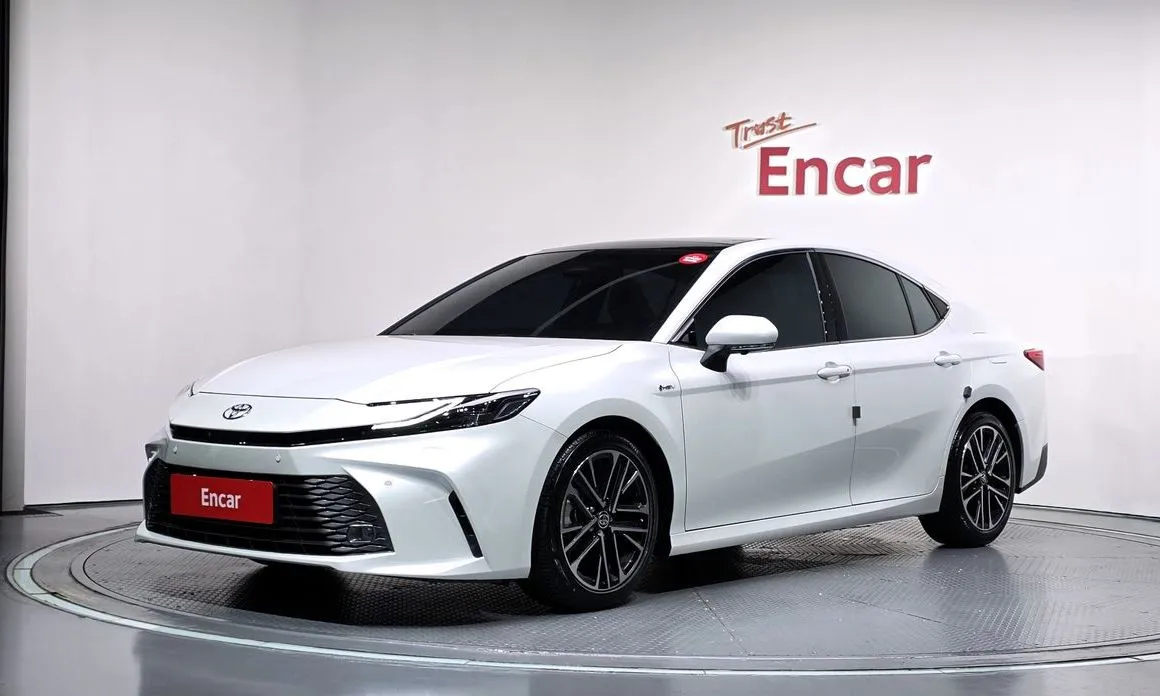 Toyota Camry — фото 1