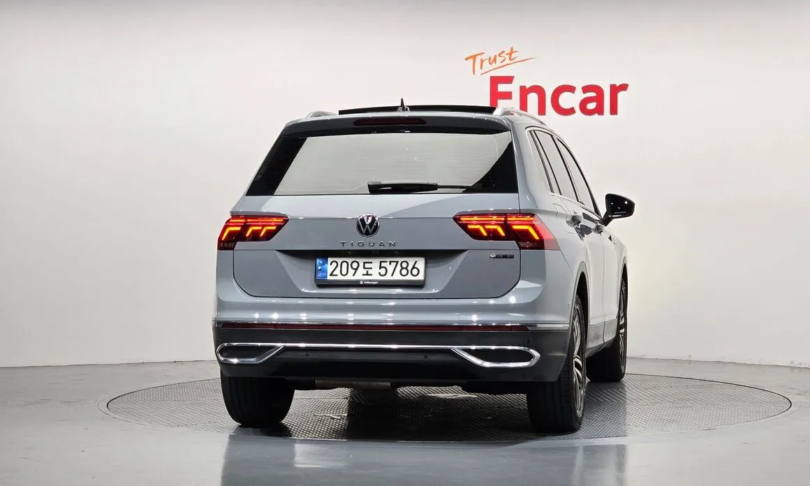 Volkswagen Tiguan — фото 7