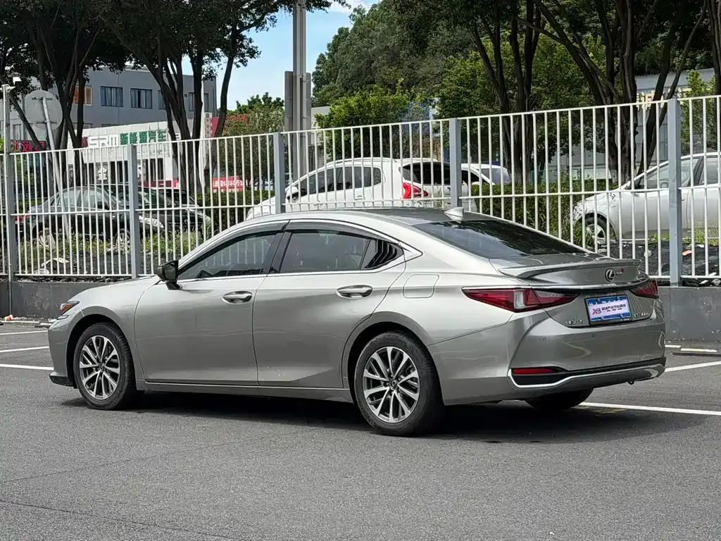 Lexus ES — фото 9