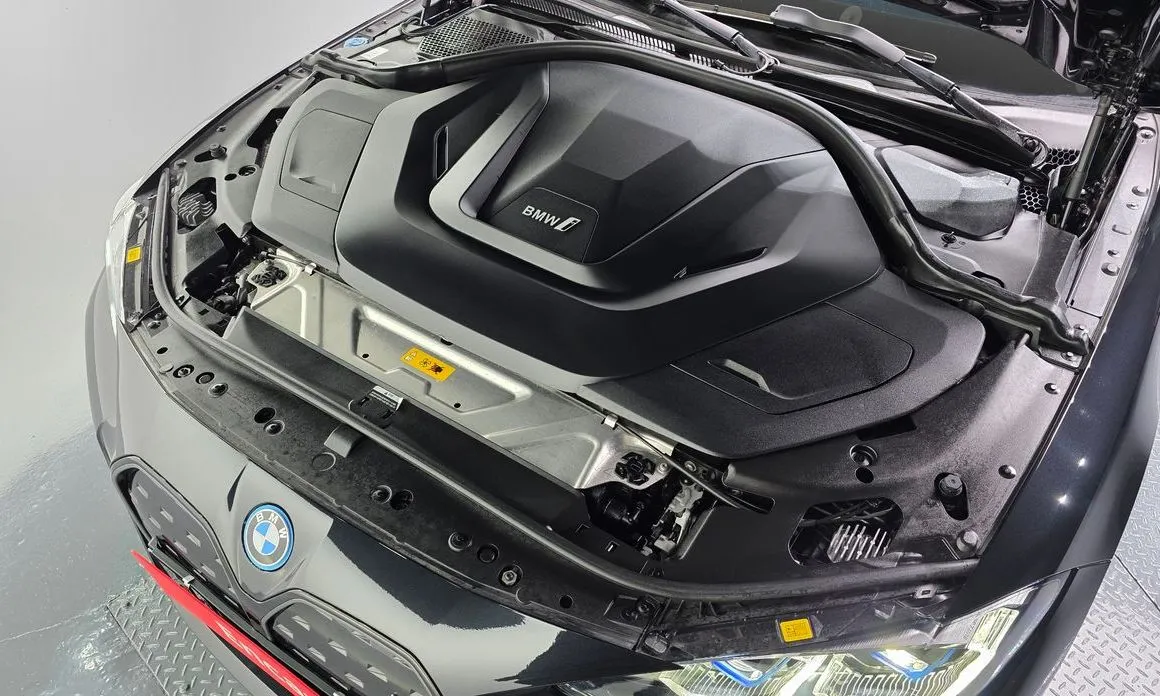 BMW i4 — фото 9