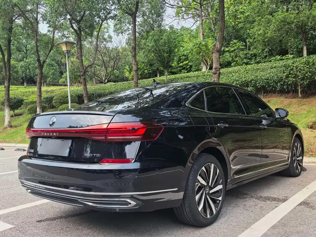 Volkswagen Passat — фото 8